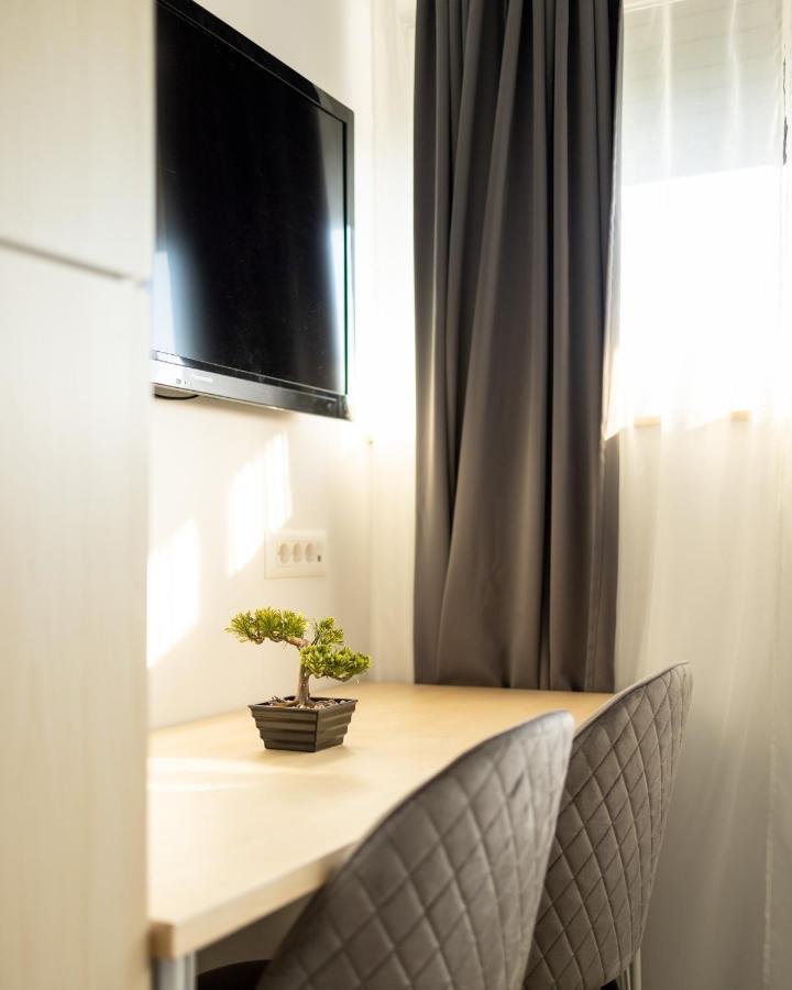 Apartments Trzin-Mlake W Free Parking Bagian luar foto