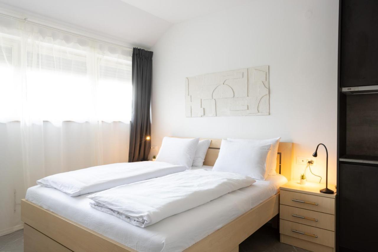 Apartments Trzin-Mlake W Free Parking Bagian luar foto